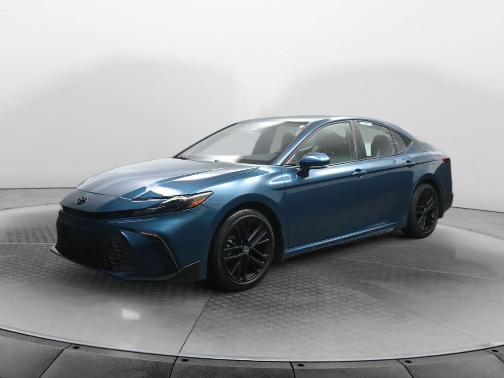 2025 Toyota Camry SE FWD
