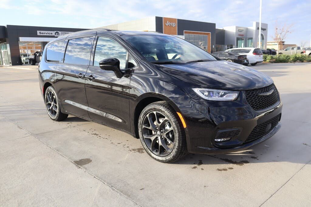 2026 Chrysler Pacifica Limited FWD