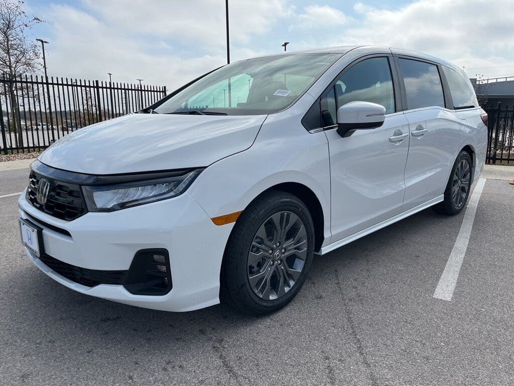 2026 Honda Odyssey Touring FWD