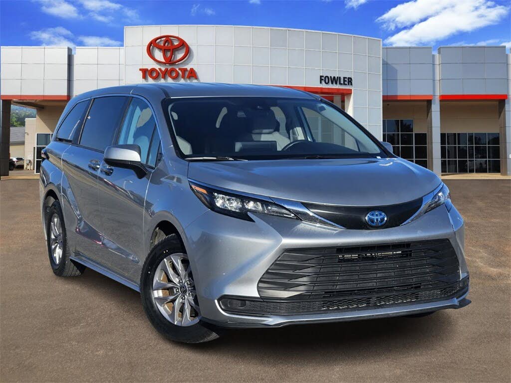 2024 Toyota Sienna LE 8-Passenger FWD