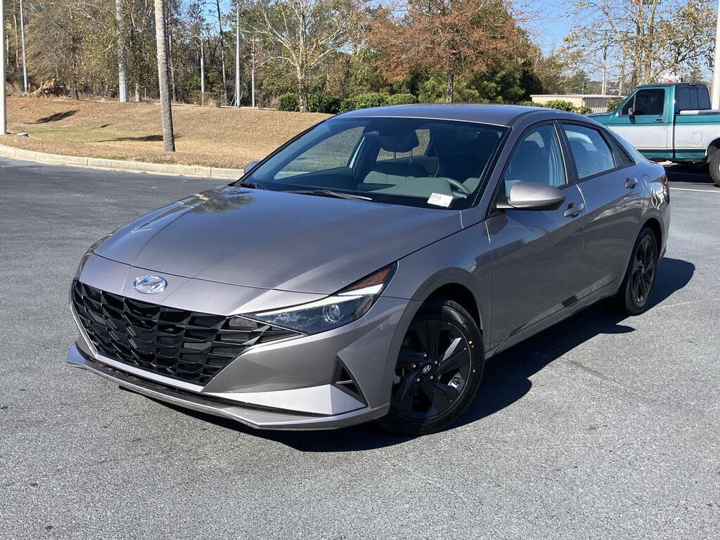 2022 Hyundai Elantra SEL FWD