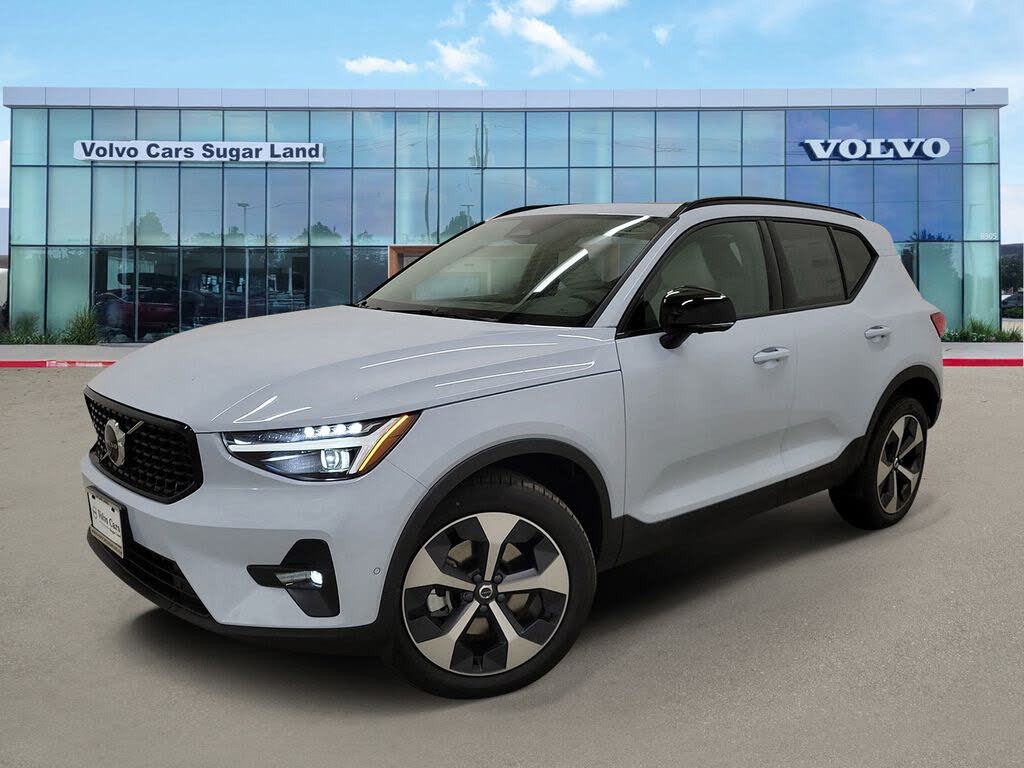 2026 Volvo XC40 B5 Plus AWD