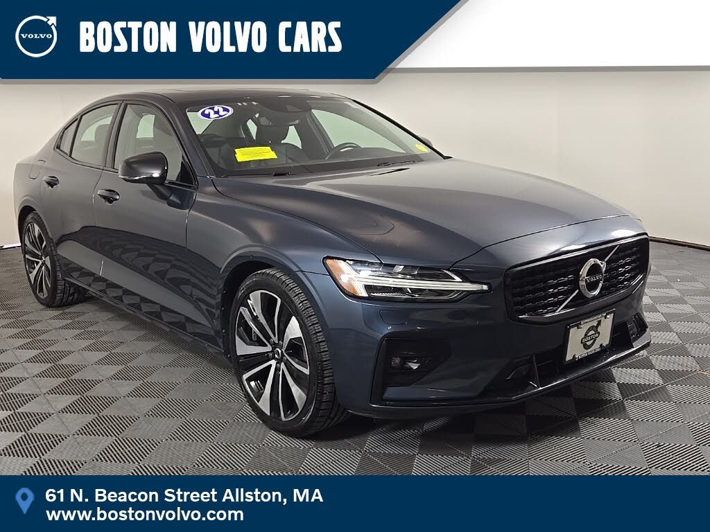 2022 Volvo S60 B5 Momentum AWD