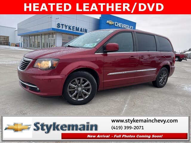 2015 Chrysler Town & Country S FWD