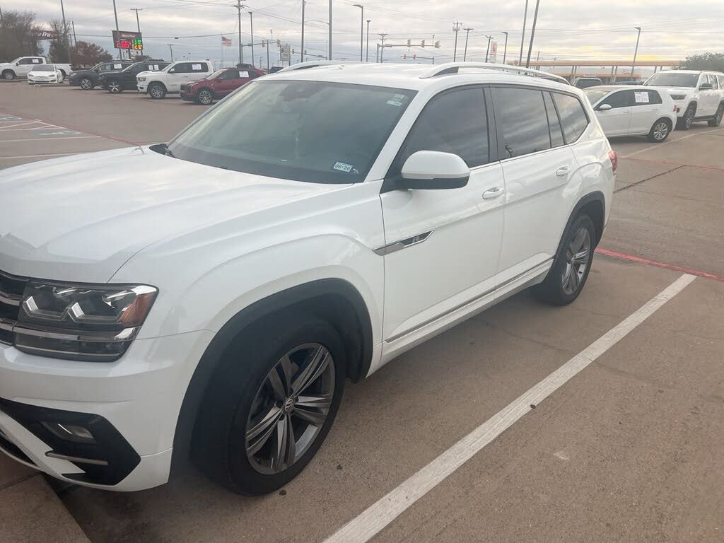 2019 Volkswagen Atlas SE FWD with Technology R-Line