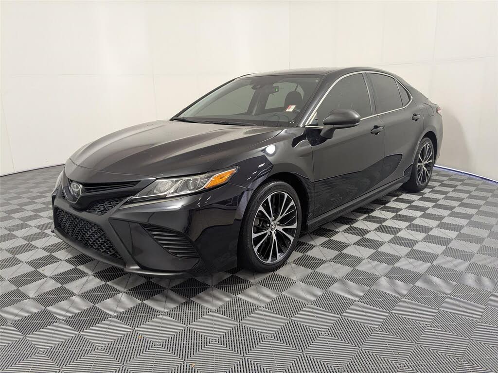 2020 Toyota Camry SE FWD