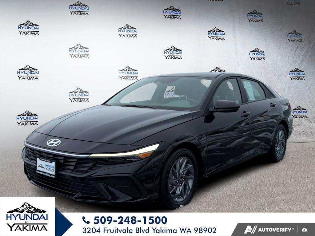 2024 Hyundai Elantra SEL FWD