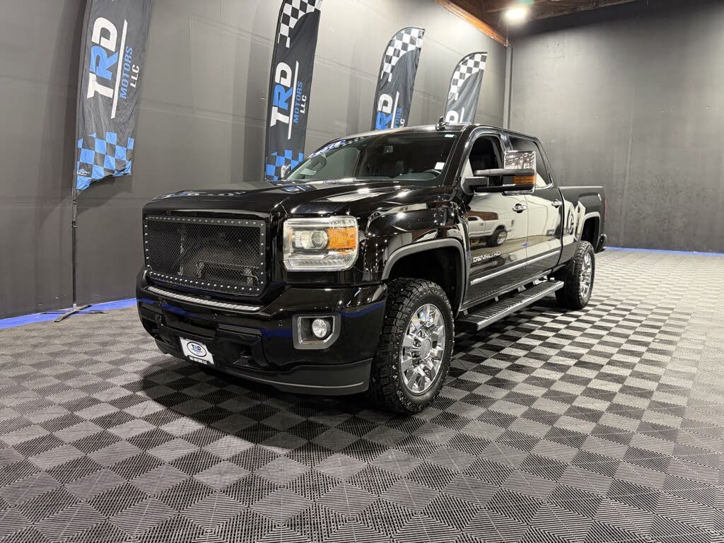 2015 GMC Sierra 2500HD Denali Crew Cab SB 4WD