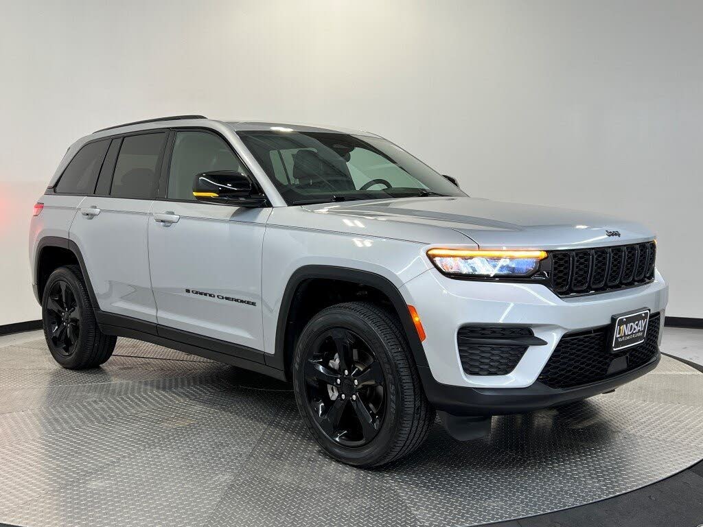 2023 Jeep Grand Cherokee Altitude 4WD