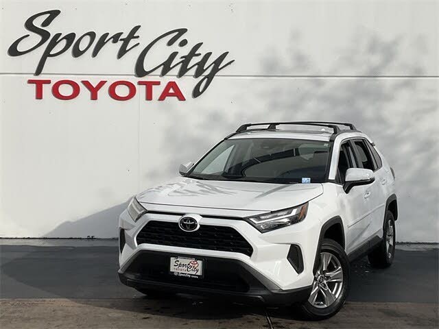2025 Toyota RAV4 XLE FWD