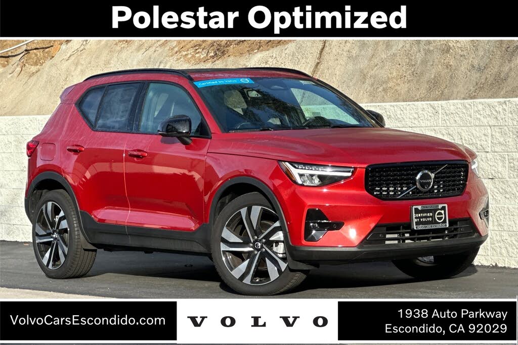 2025 Volvo XC40 B5 Plus Dark Theme AWD