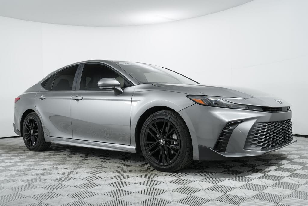 2025 Toyota Camry SE FWD