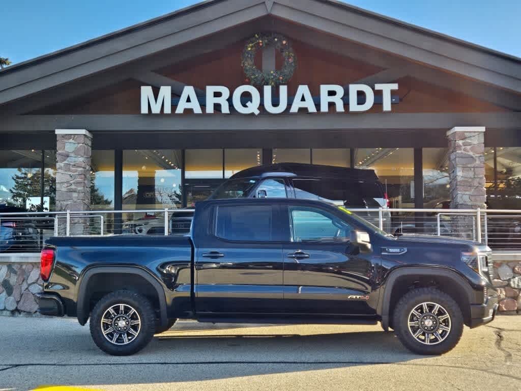 2023 GMC Sierra 1500 AT4 Crew Cab 4WD