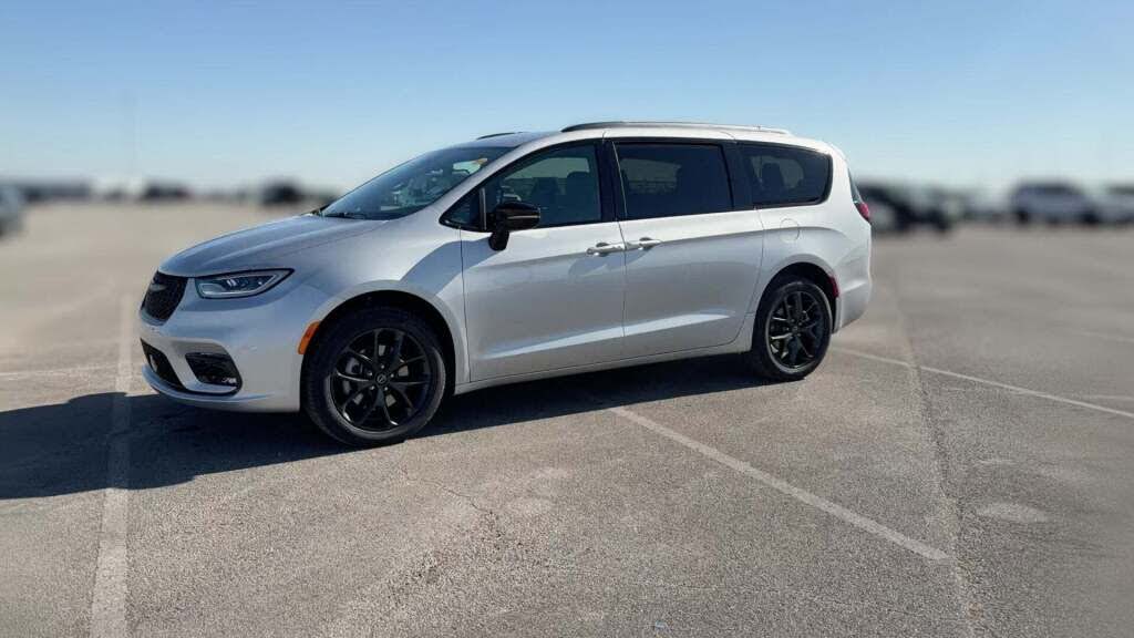 2026 Chrysler Pacifica Select AWD