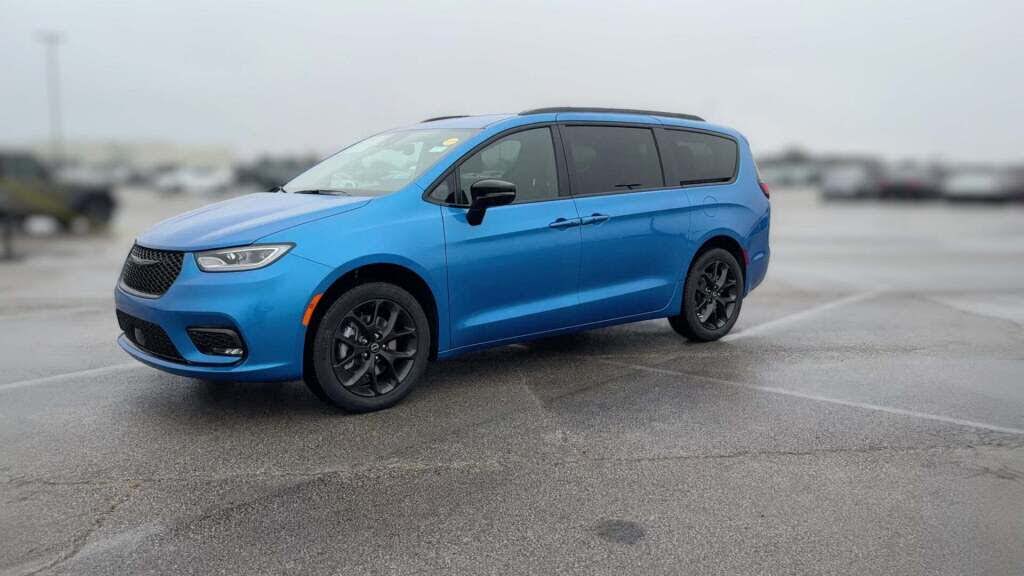 2026 Chrysler Pacifica Select AWD