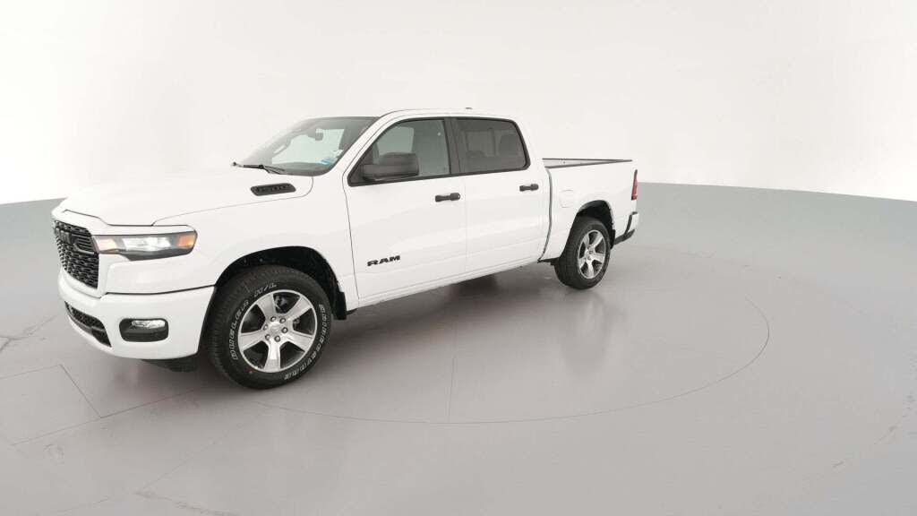 2026 RAM 1500 Express Crew Cab 4WD