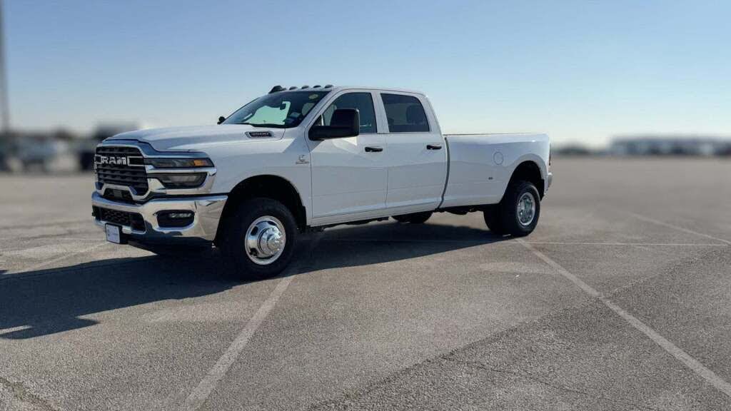 2026 RAM 3500 Tradesman Crew Cab LB DRW 4WD