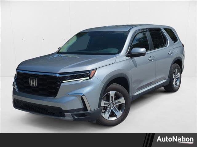 2023 Honda Pilot EX-L FWD with Captains Chairs