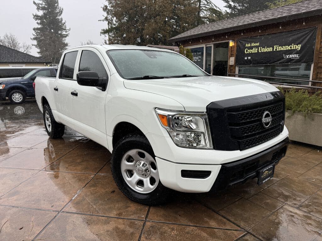 2023 Nissan Titan XD SV Crew Cab 4WD