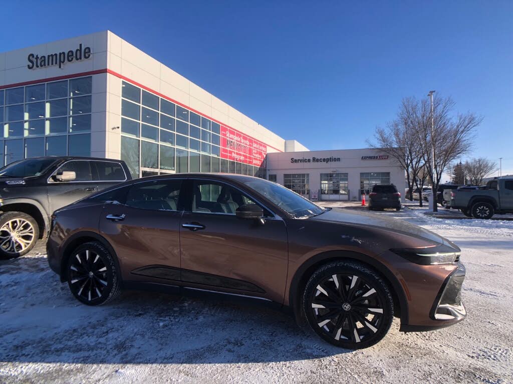 Toyota Crown Platinum AWD 2023