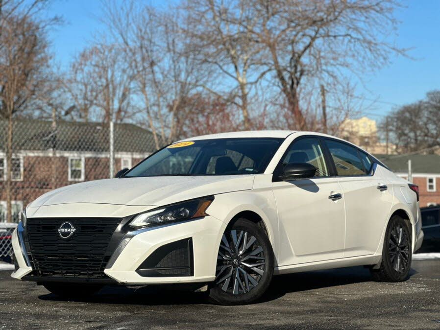 2024 Nissan Altima 2.5 SV FWD