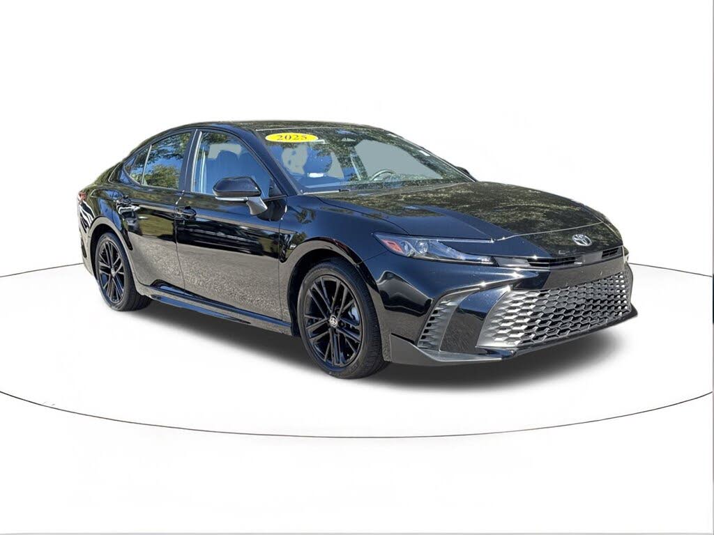2025 Toyota Camry SE FWD