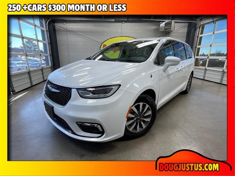 2022 Chrysler Pacifica Hybrid Touring L FWD