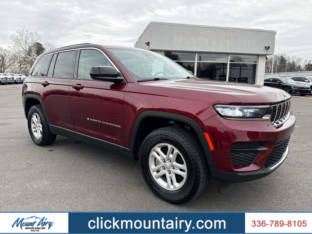 2023 Jeep Grand Cherokee Laredo 4WD