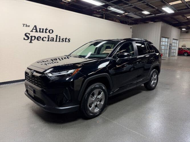 2025 Toyota RAV4 XLE FWD