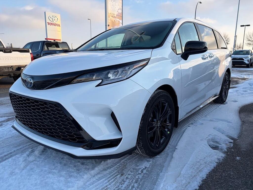 2025 Toyota Sienna XLE 8-Passenger FWD