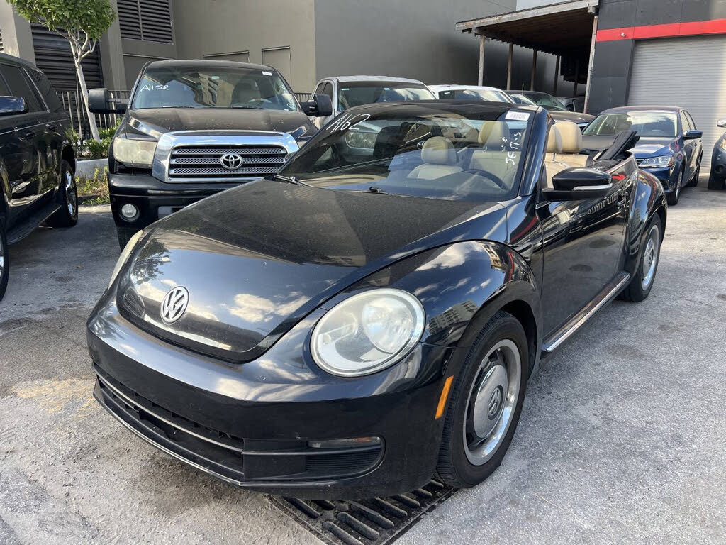 2013 Volkswagen Beetle 2.5L Convertible with Sound and Navigation