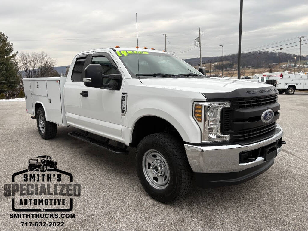 2019 Ford F-350 Super Duty Chassis XL SuperCab 4WD