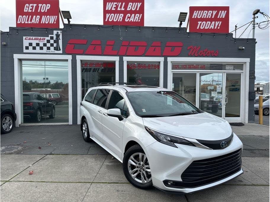 2025 Toyota Sienna XLE 7-Passenger AWD