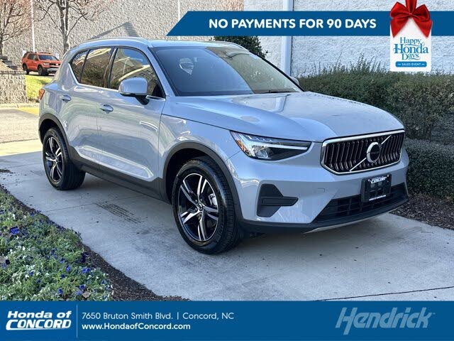 2025 Volvo XC40 B5 Core Bright Theme AWD