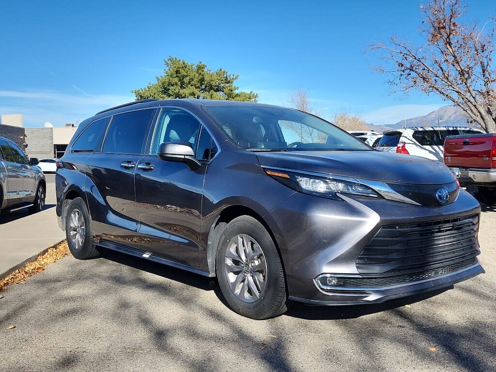 2024 Toyota Sienna XLE 7-Passenger FWD