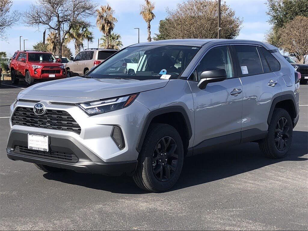 2025 Toyota RAV4 LE FWD