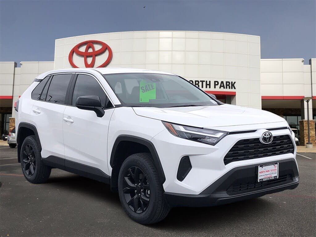 2025 Toyota RAV4 LE FWD