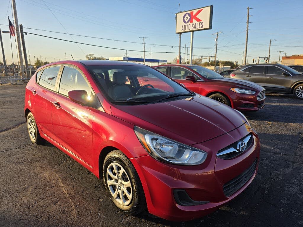 2014 Hyundai Accent GS 4-Door Hatchback FWD