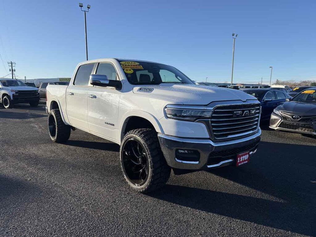 2025 RAM 1500 Laramie Crew Cab 4WD