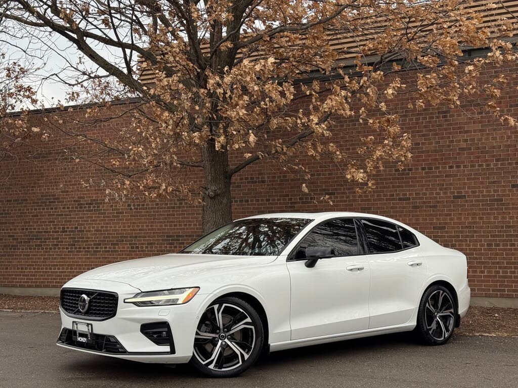 Volvo S60 B5 Plus Dark Theme AWD 2024