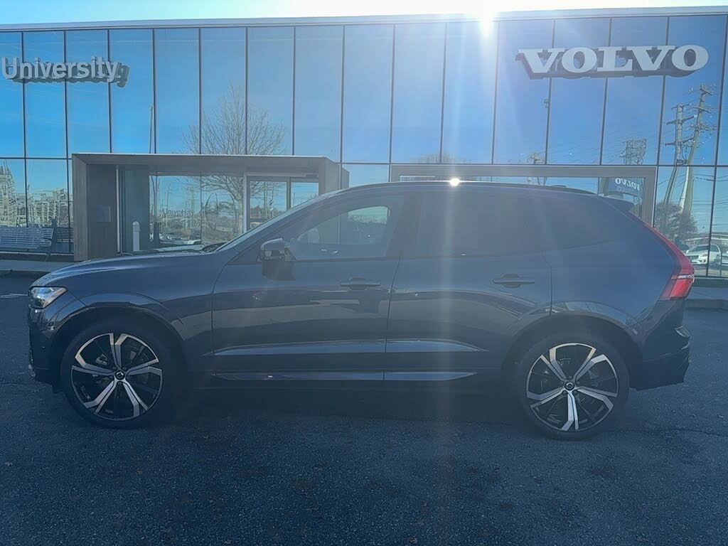 2023 Volvo XC60 B5 Ultimate Dark Theme FWD