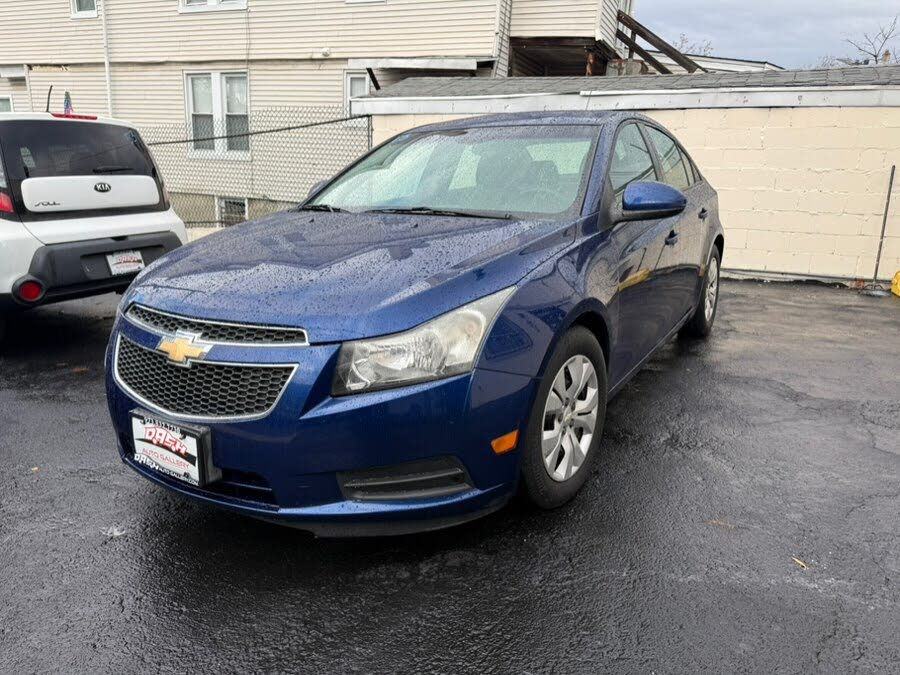 2013 Chevrolet Cruze LS Sedan FWD