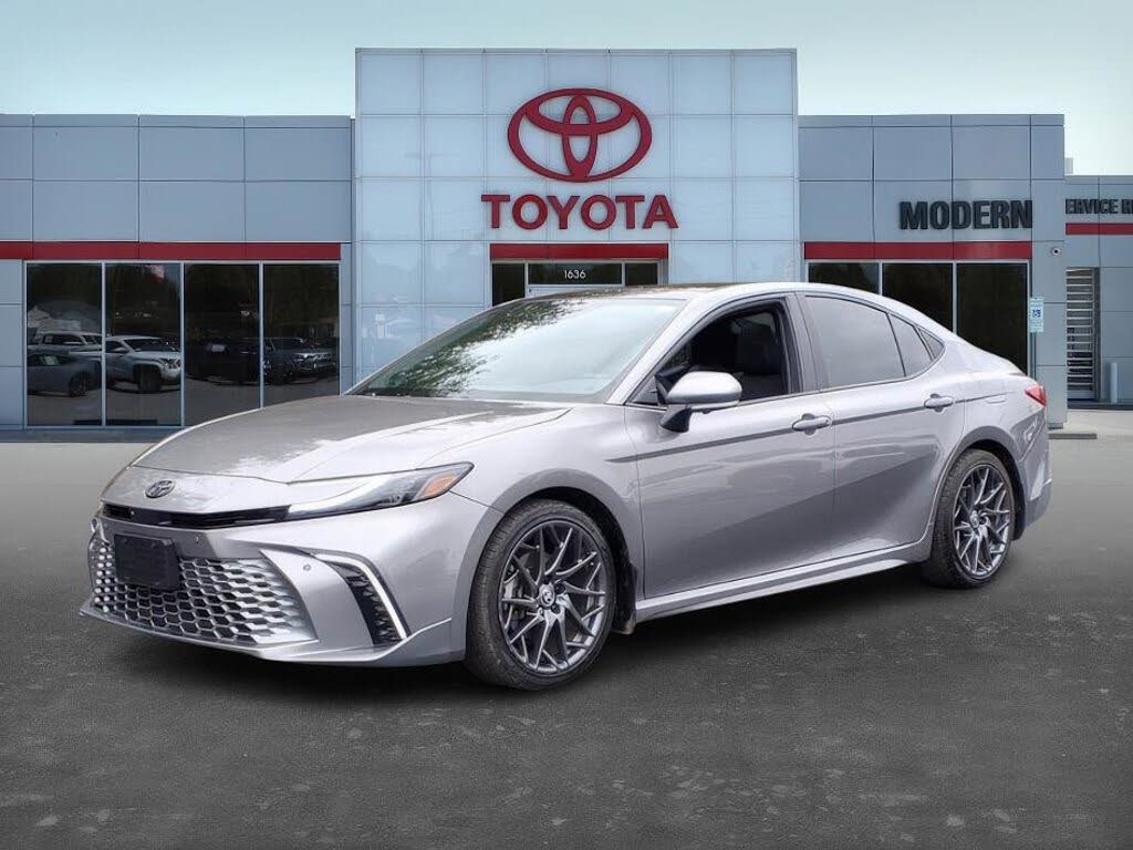 2025 Toyota Camry XSE FWD