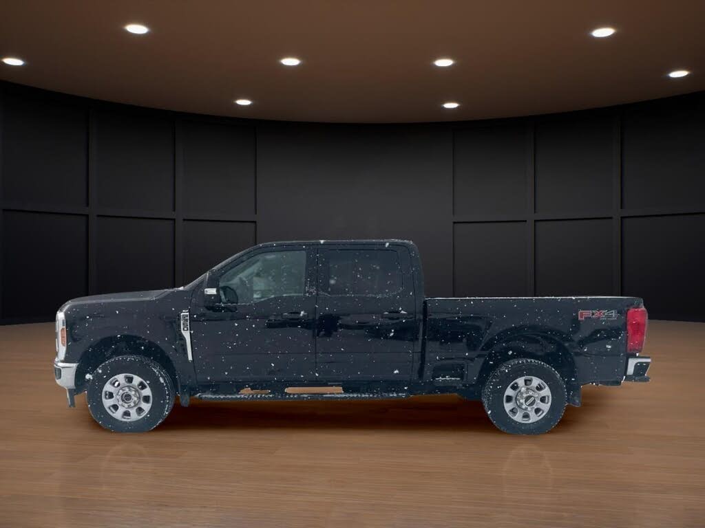 2023 Ford F-350 Super Duty XLT Crew Cab 4WD