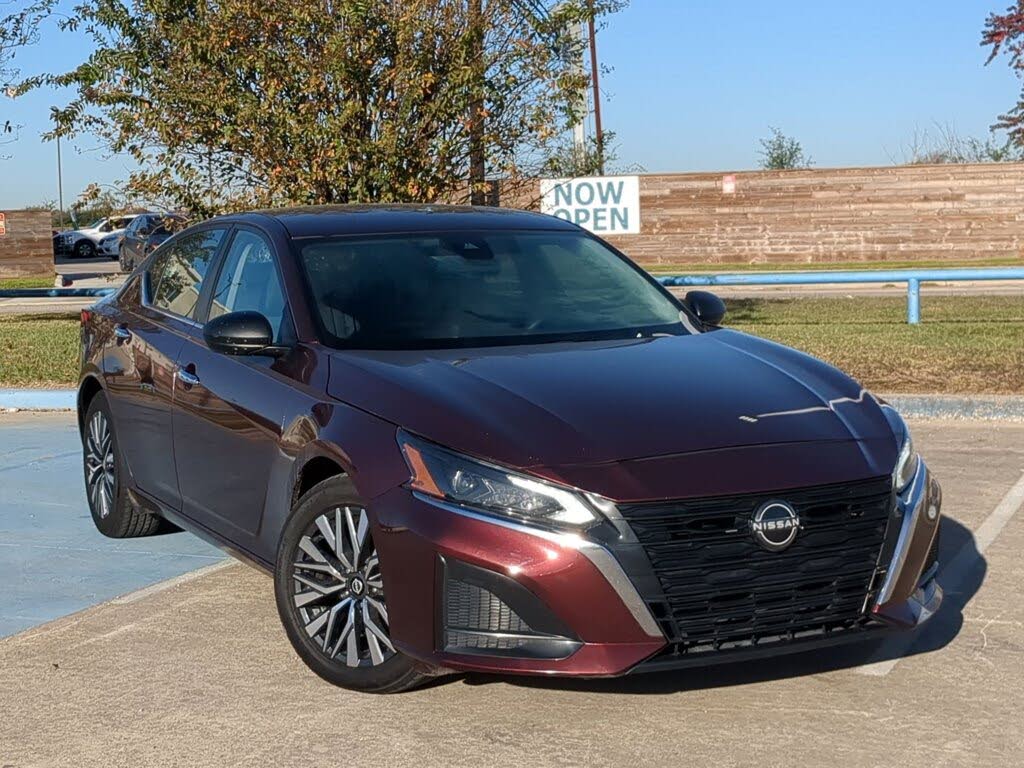 2024 Nissan Altima 2.5 SV FWD
