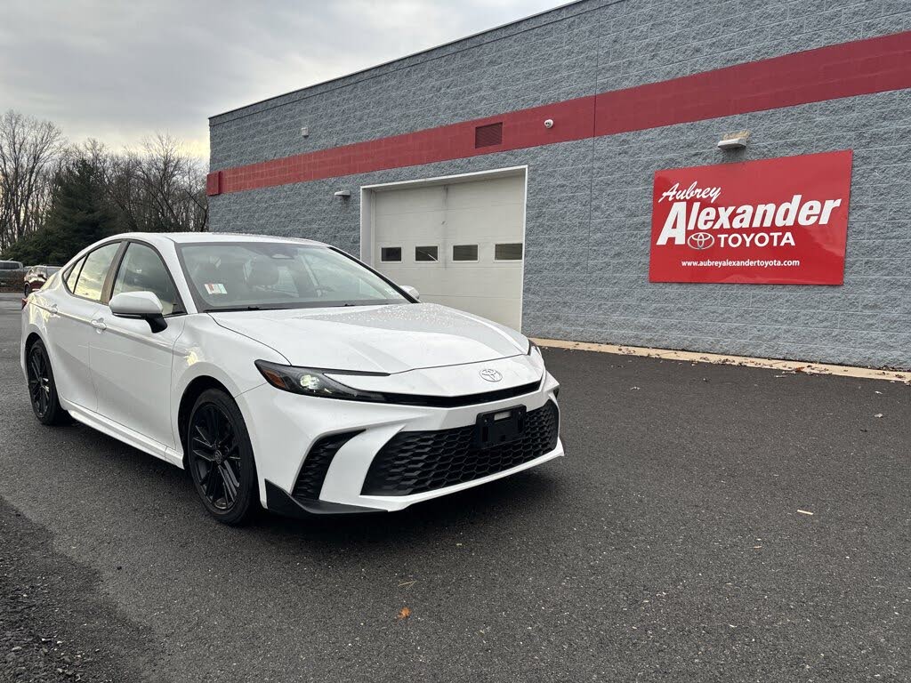 2025 Toyota Camry SE FWD