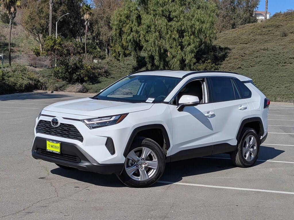 2025 Toyota RAV4 XLE FWD