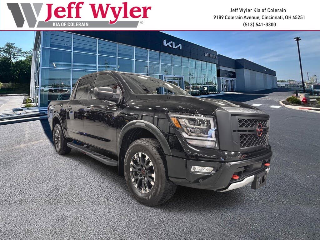 2024 Nissan Titan PRO-4X Crew Cab 4WD