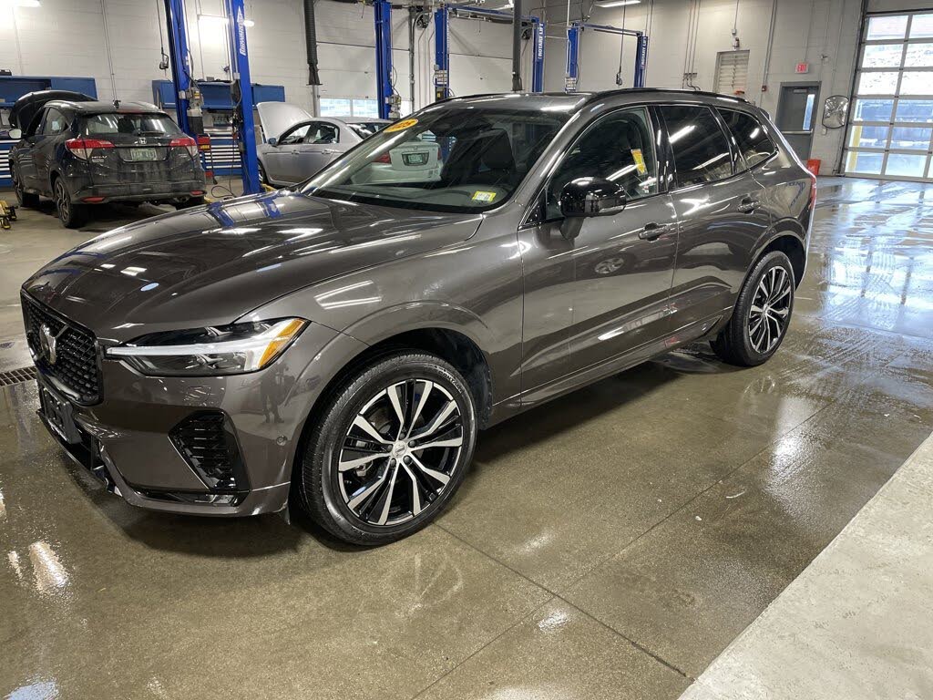 2025 Volvo XC60 B5 Plus Dark Theme AWD