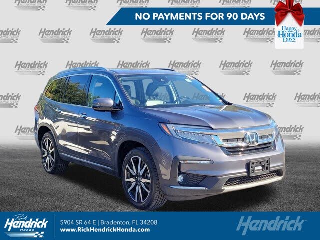 2022 Honda Pilot Touring AWD with Rear Captain's Chairs